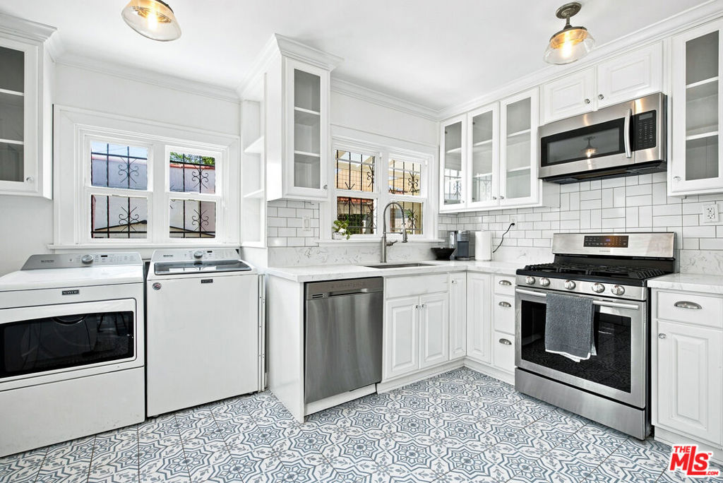 1308 W 56th Street Property Photo 8