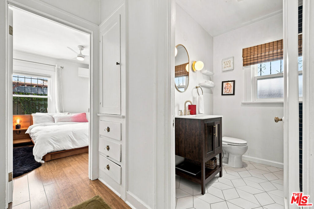 1308 W 56th Street Property Photo 15