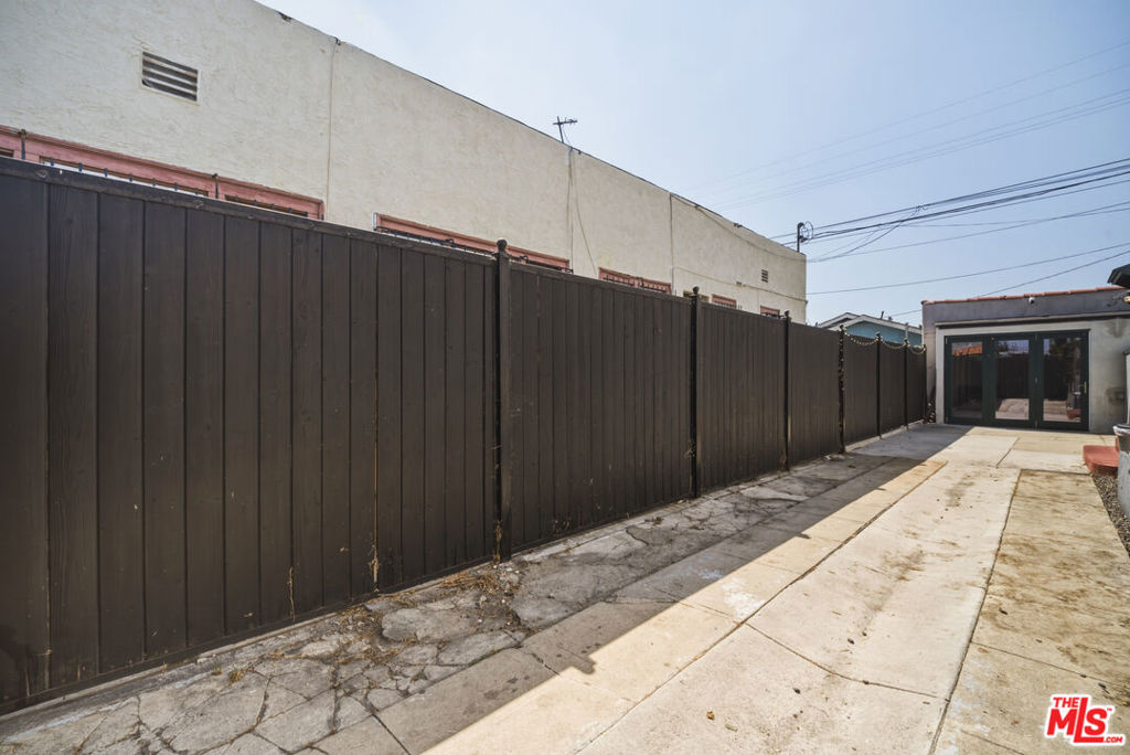 1308 W 56th Street Property Photo 21