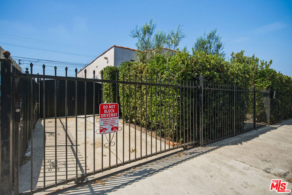 1308 W 56th Street Property Photo 27