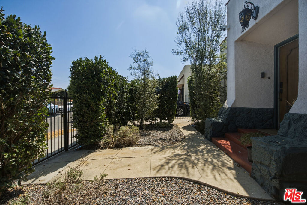 1308 W 56th Street Property Photo 35