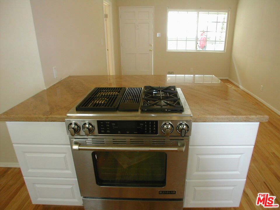 1227 Franklin Street B Property Photo 6