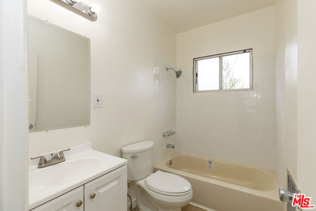1295 Federal Avenue 14 Property Photo 6