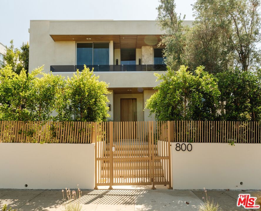 800 N La Jolla Avenue Property Photo