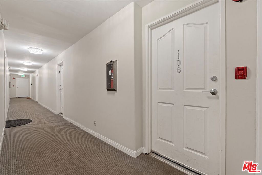 1160 Granville Avenue 108 Property Photo 3