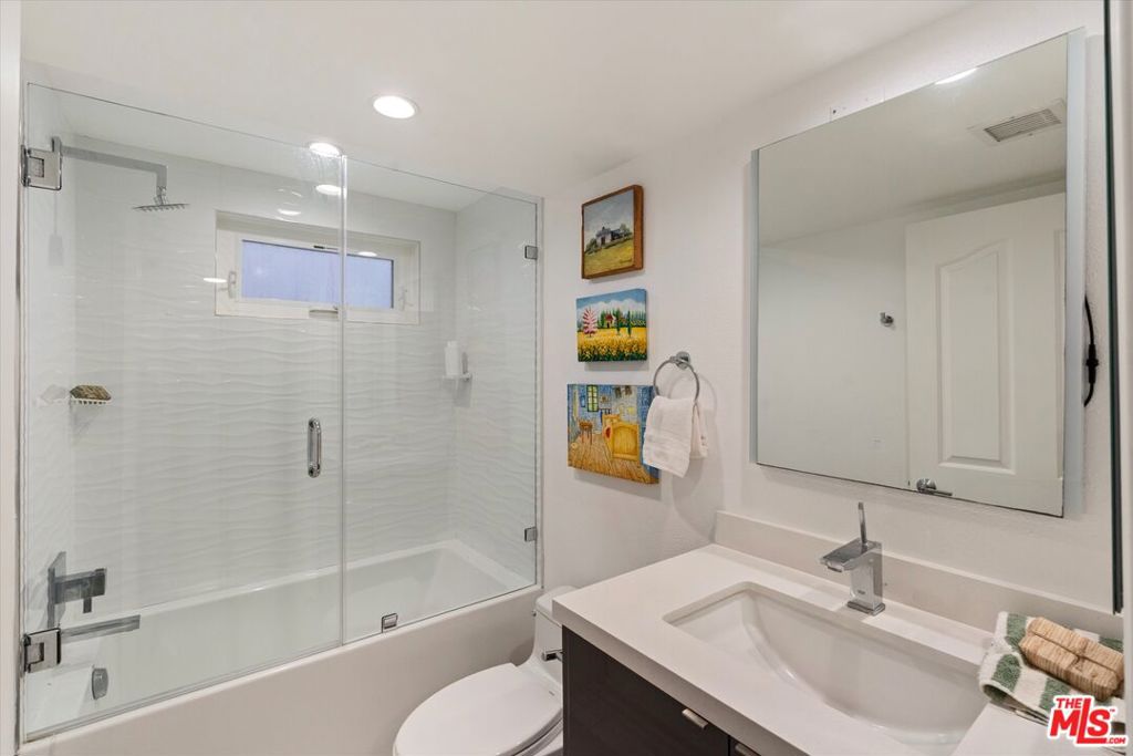 1160 Granville Avenue 108 Property Photo 27