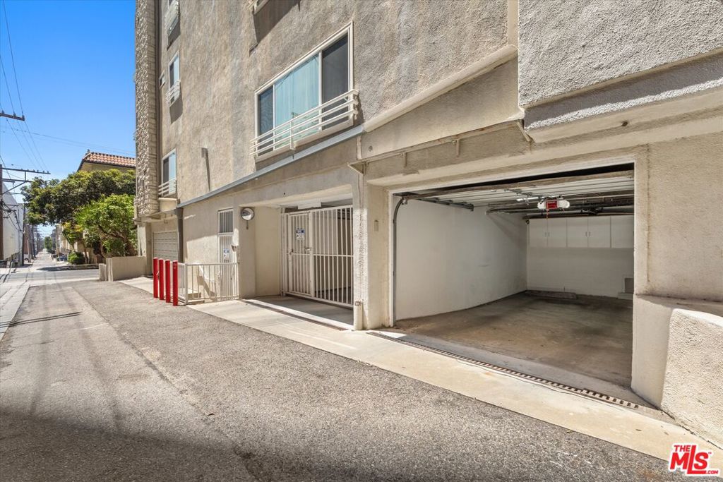 1160 Granville Avenue 108 Property Photo 45