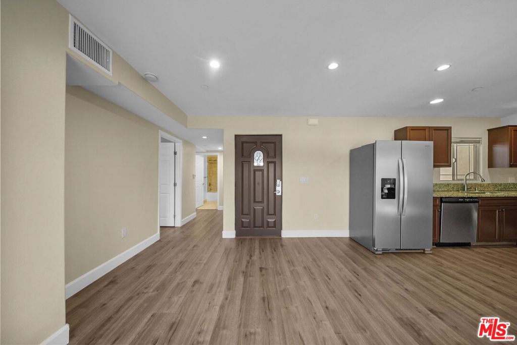 5315 Bellingham Avenue 204 Property Photo 4