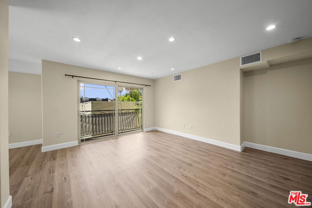 5315 Bellingham Avenue 204 Property Photo 6