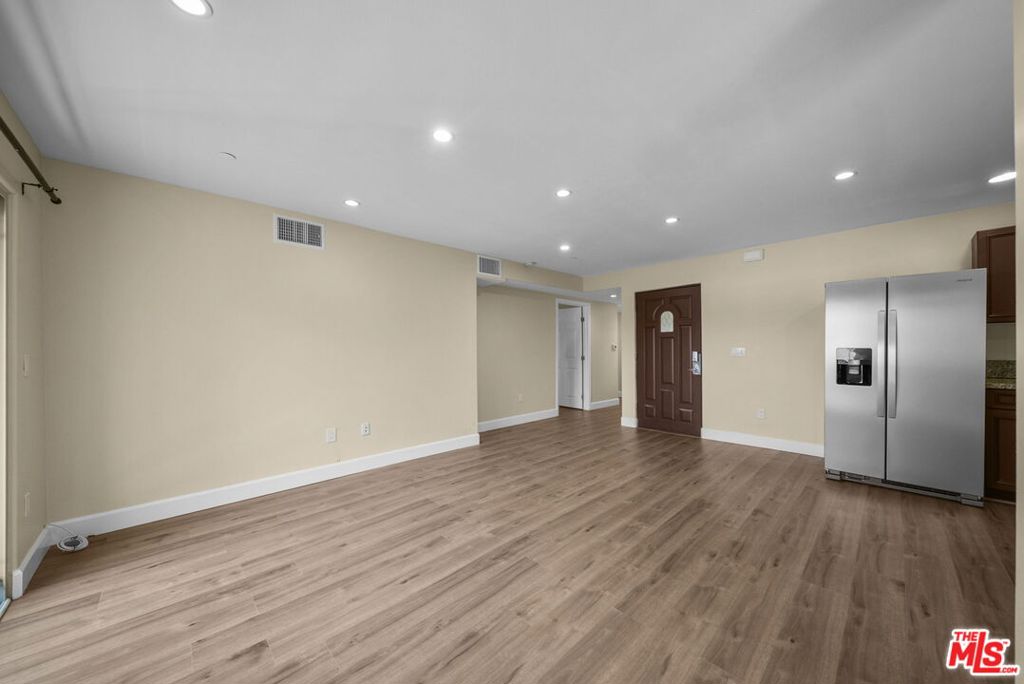 5315 Bellingham Avenue 204 Property Photo 7