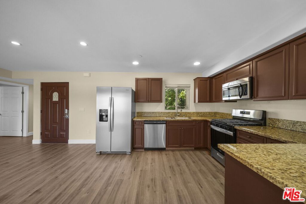 5315 Bellingham Avenue 204 Property Photo 8