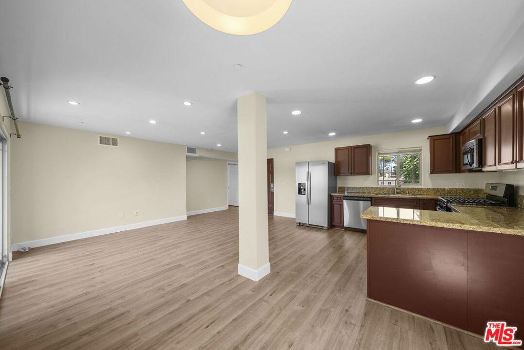 5315 Bellingham Avenue 204 Property Photo 13