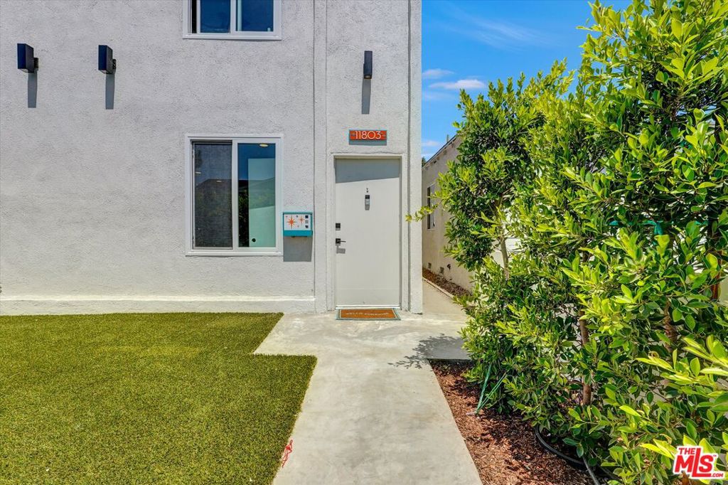 11803 National Boulevard Property Photo 2