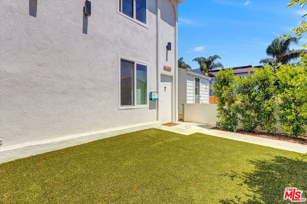 11803 National Boulevard Property Photo 5