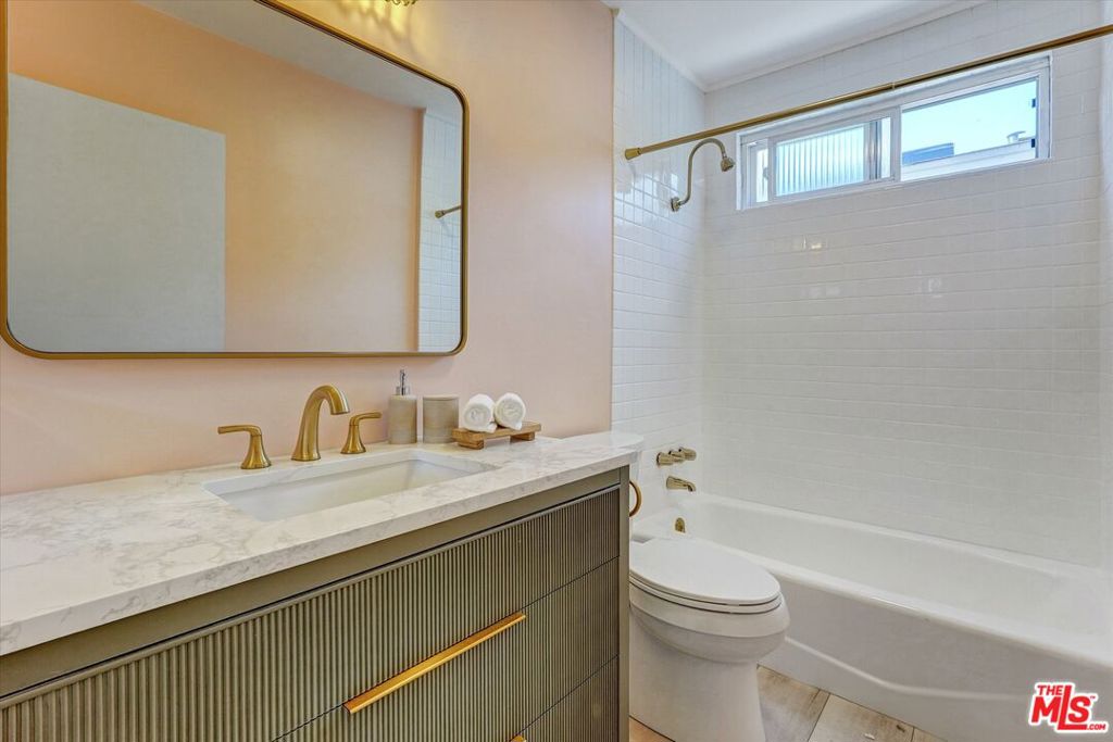 11803 National Boulevard Property Photo 9