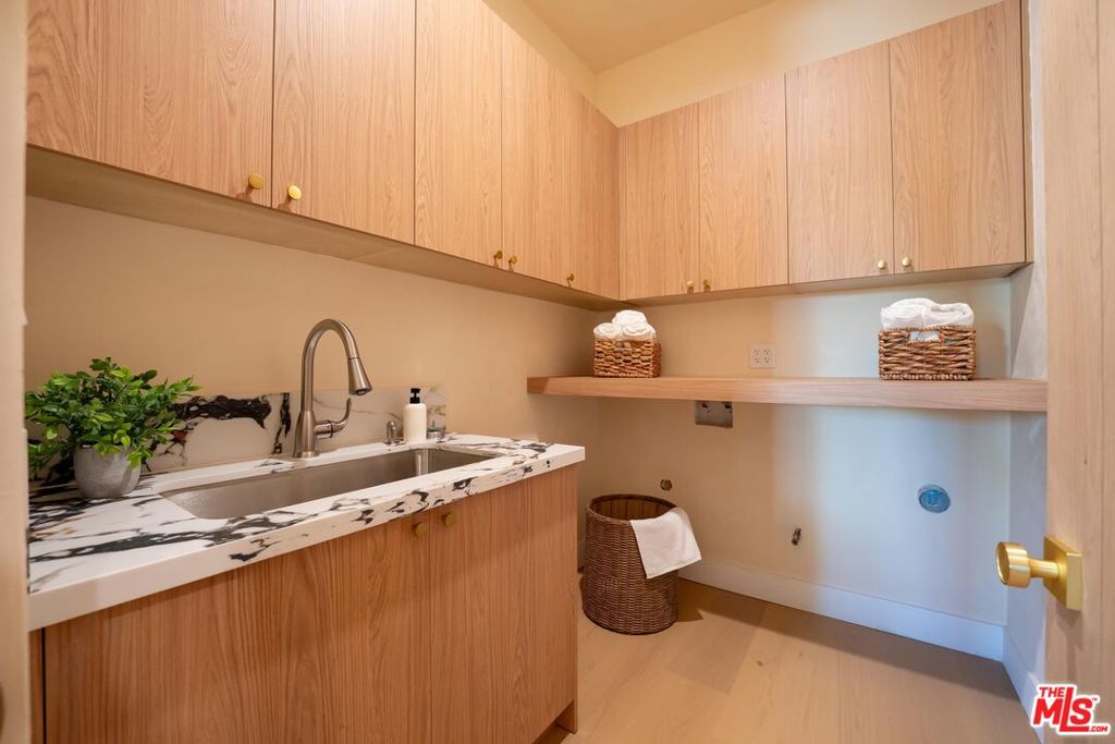 4641 Vesper Avenue Property Photo 26