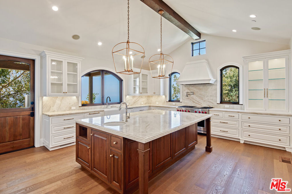 5561 Horizon Drive Property Photo 4