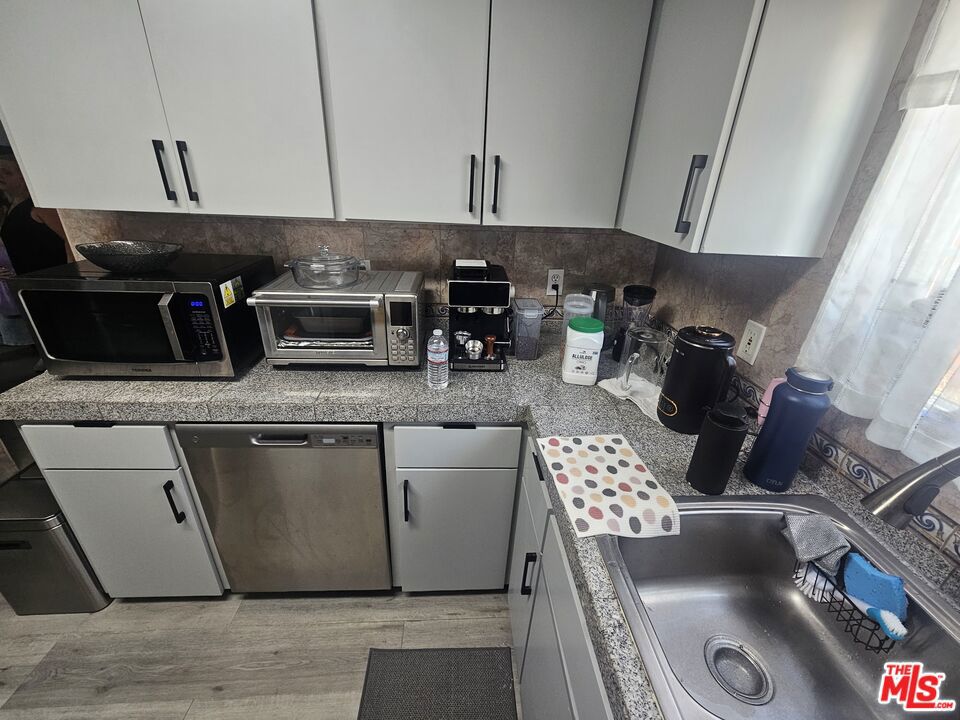 4922 W 104th Street Property Photo 8