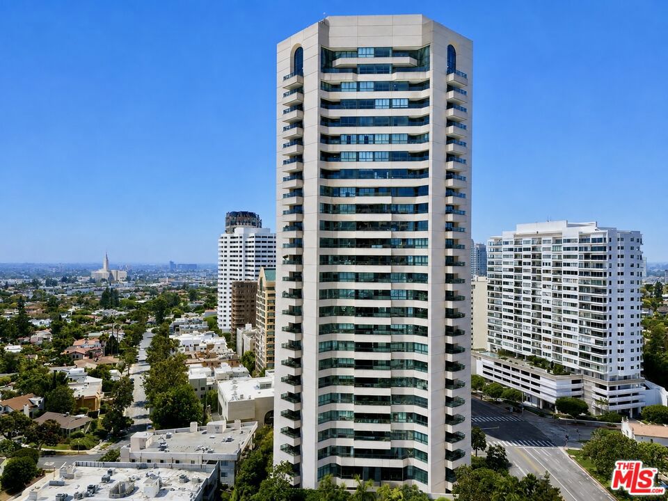 10450 Wilshire Boulevard 10j Property Photo 8