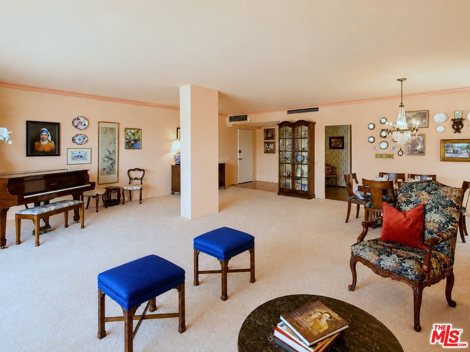 10450 Wilshire Boulevard 10j Property Photo 14