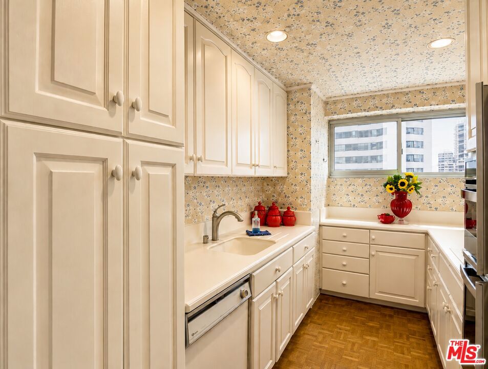 10450 Wilshire Boulevard 10j Property Photo 21