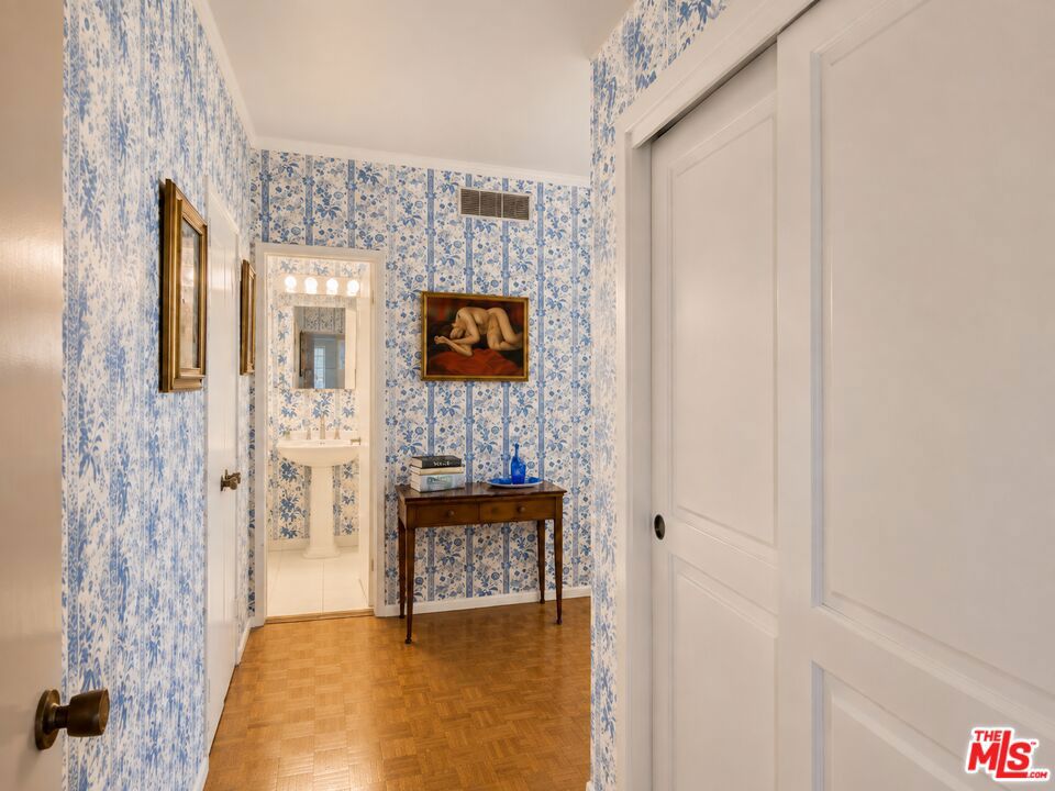 10450 Wilshire Boulevard 10j Property Photo 29