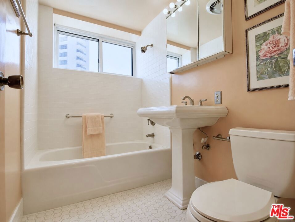 10450 Wilshire Boulevard 10j Property Photo 34