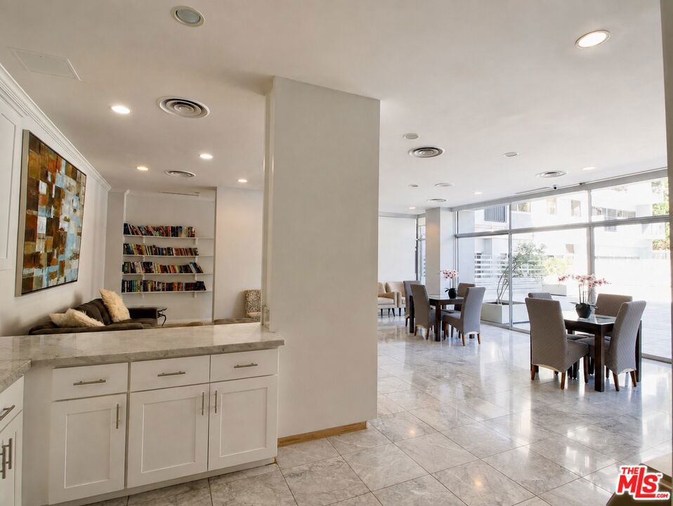 10450 Wilshire Boulevard 10j Property Photo 52