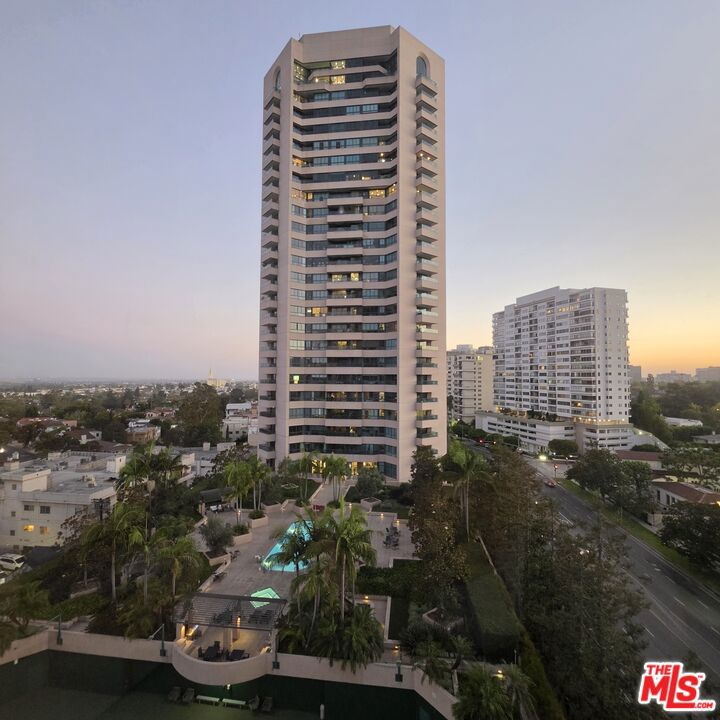 10450 Wilshire Boulevard 10j Property Photo 57