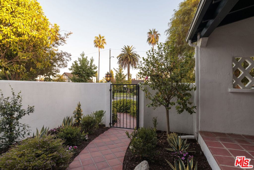 1501 New York Drive Property Photo 3