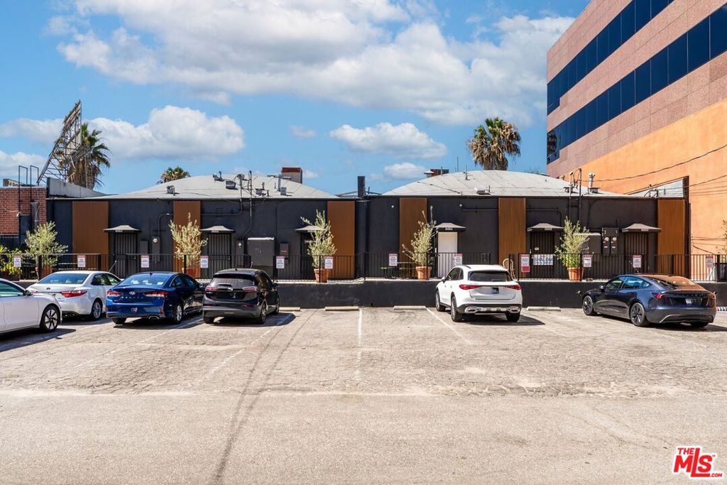 15143 Ventura Boulevard Property Photo 13