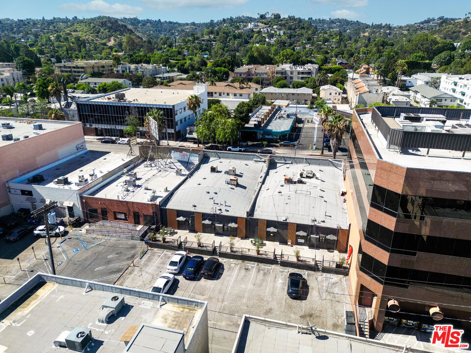 15143 Ventura Boulevard Property Photo 18