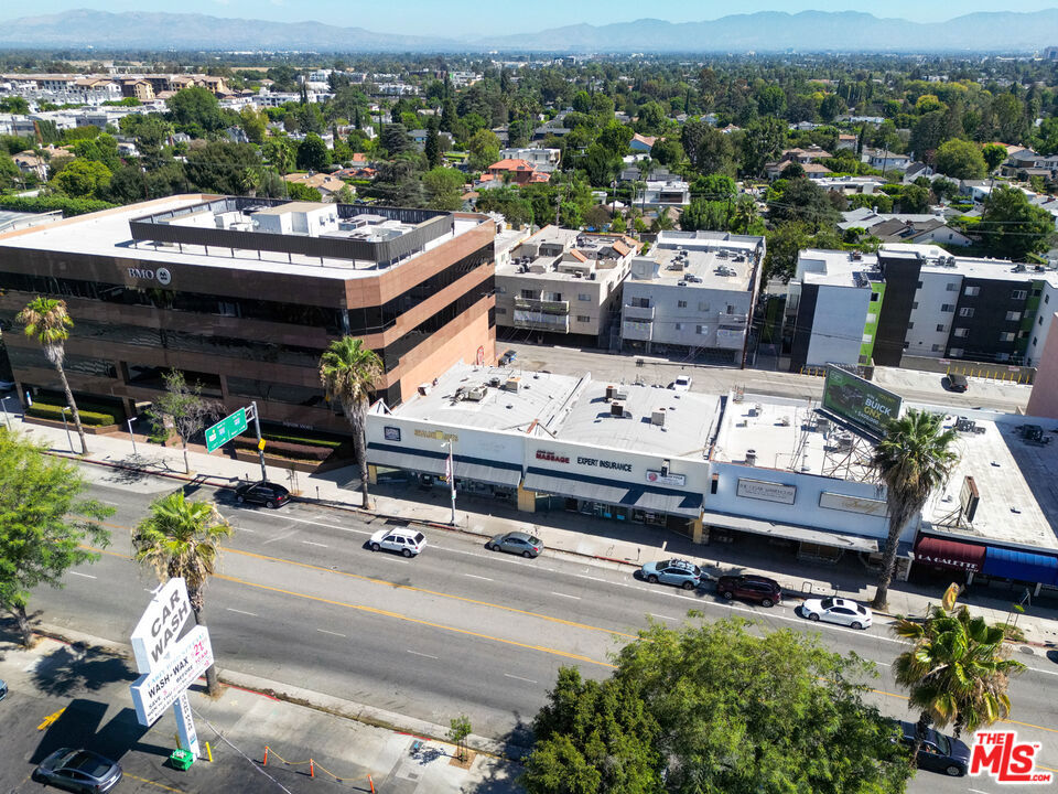 15143 Ventura Boulevard Property Photo 21