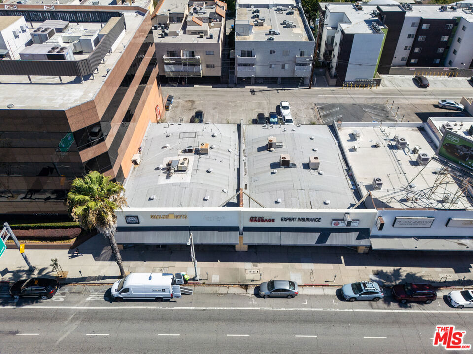 15143 Ventura Boulevard Property Photo 25