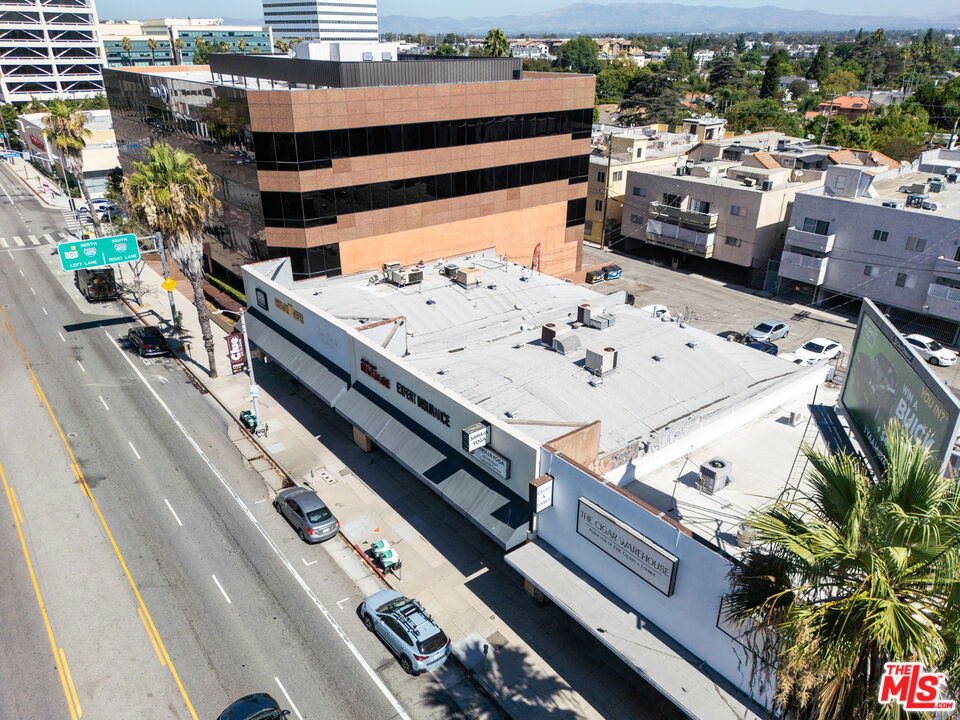 15143 Ventura Boulevard Property Photo 26