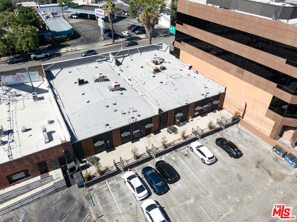 15143 Ventura Boulevard Property Photo 28