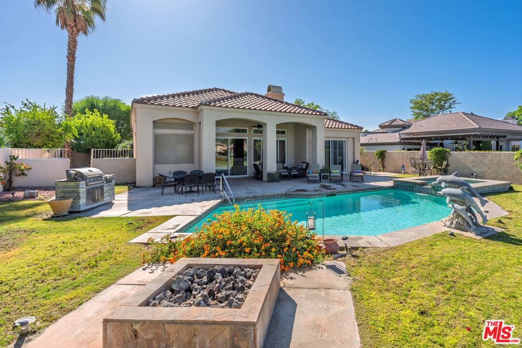 39 Via Bella Property Photo 5