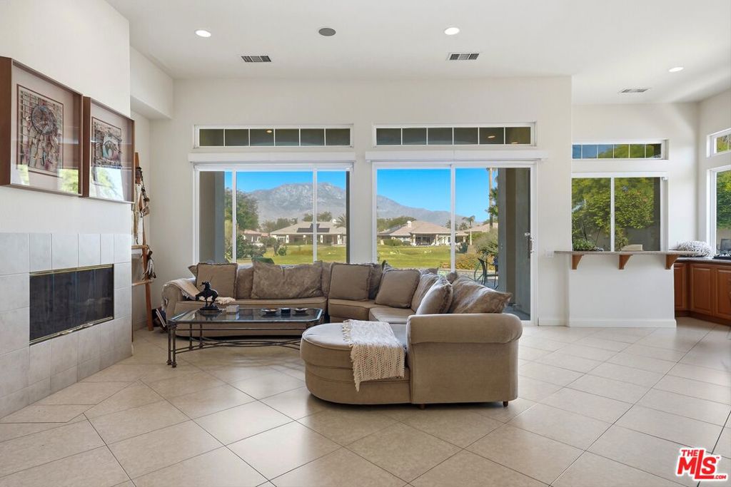 39 Via Bella Property Photo 9