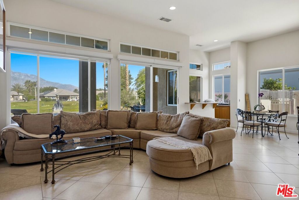 39 Via Bella Property Photo 10