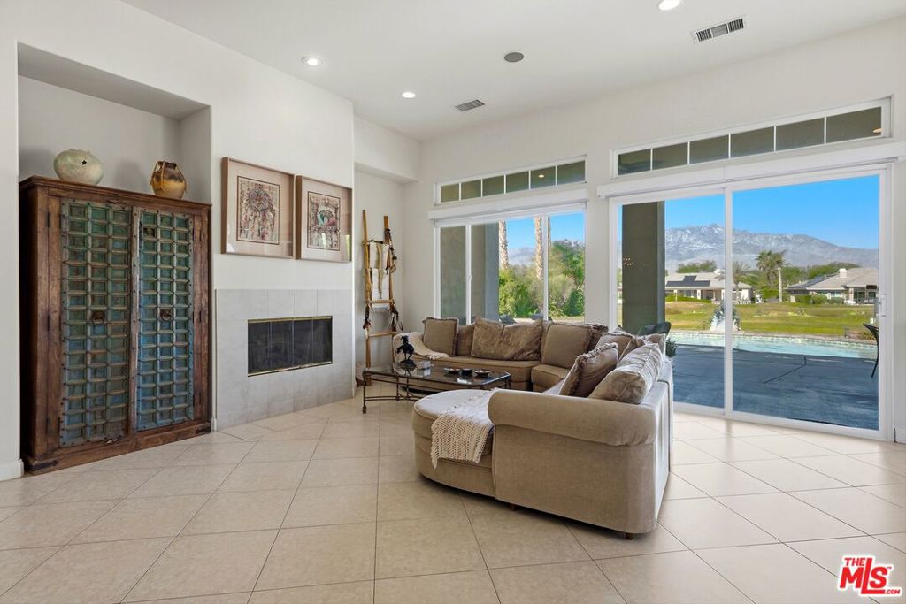 39 Via Bella Property Photo 12