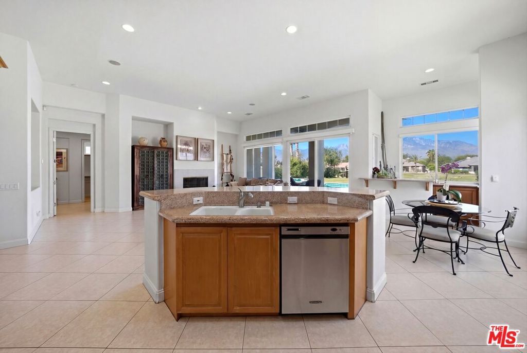 39 Via Bella Property Photo 18