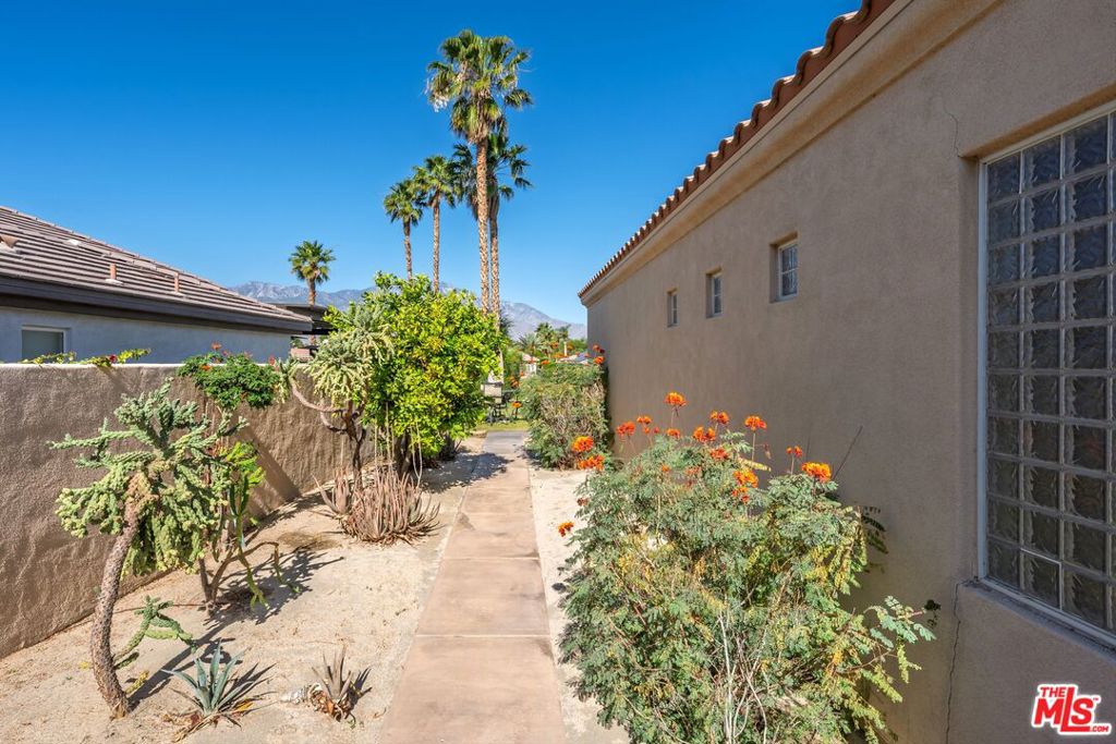 39 Via Bella Property Photo 28