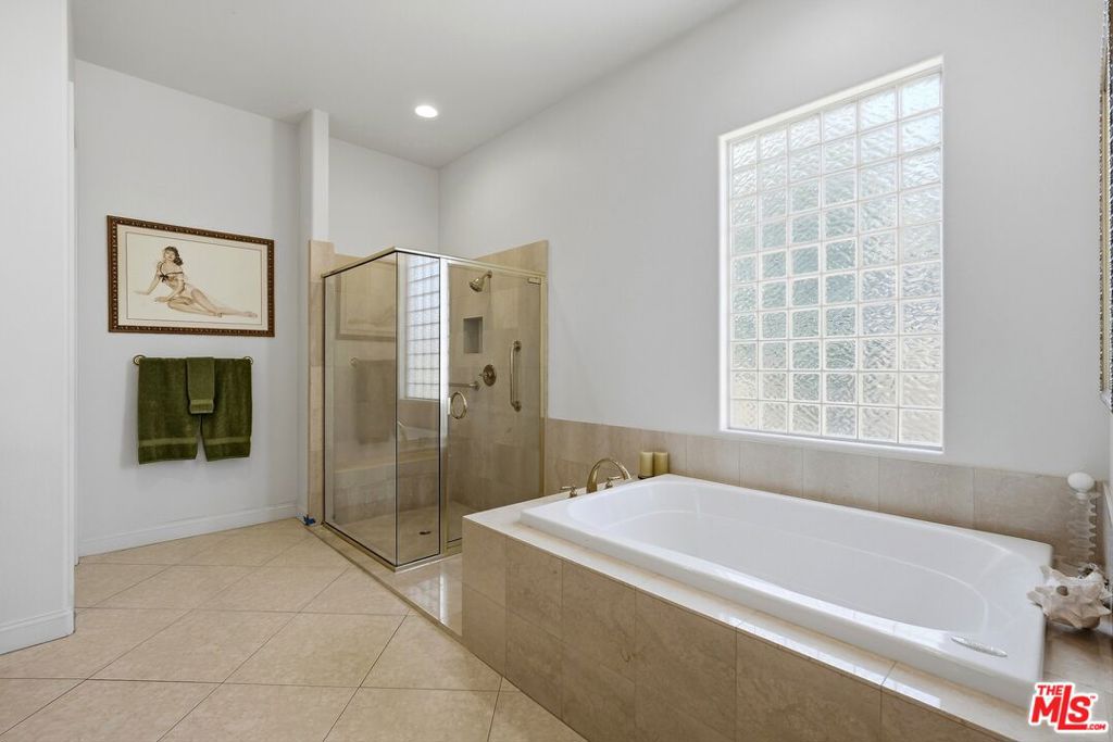 39 Via Bella Property Photo 33