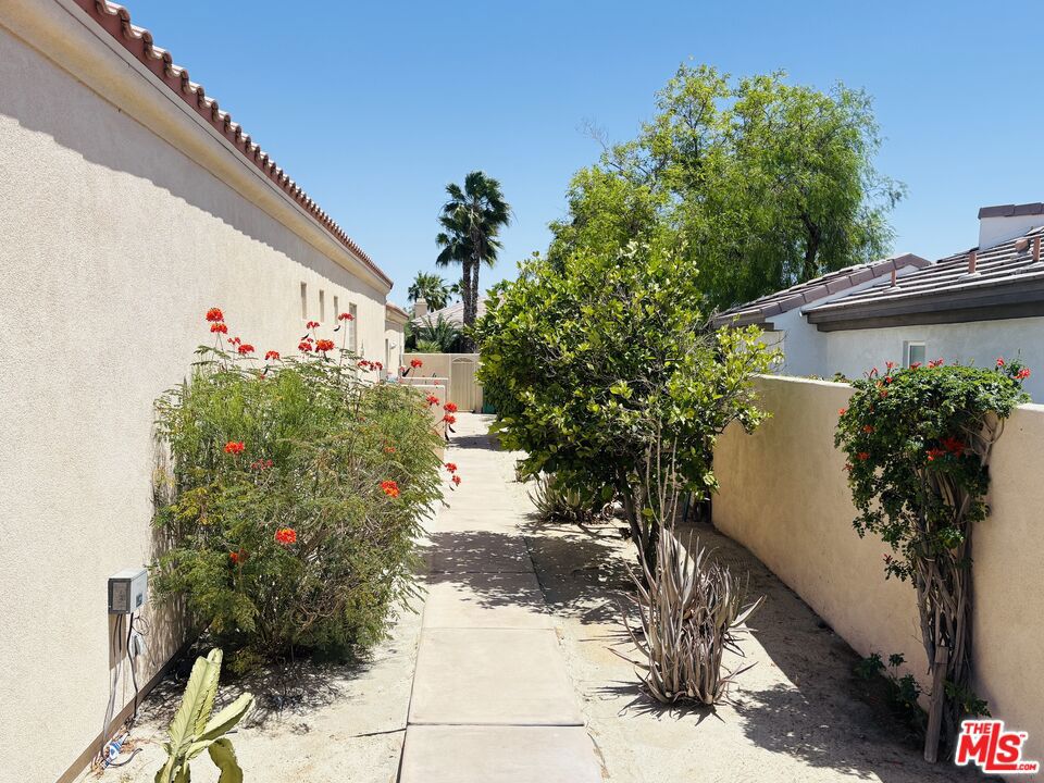 39 Via Bella Property Photo 44