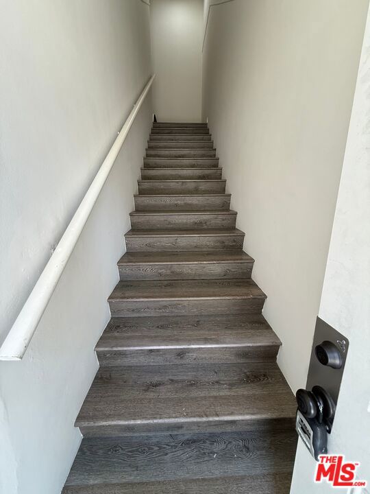 6006 W Pico Boulevard 1/2 Property Photo 8