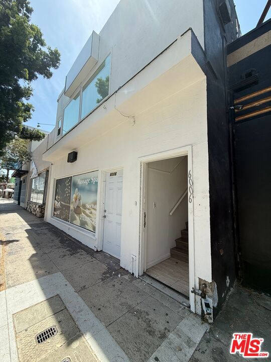 6006 W Pico Boulevard 1/2 Property Photo 9
