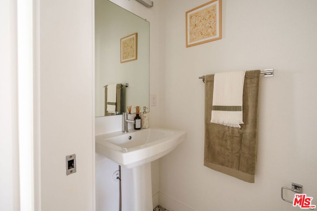 2911 Exposition Place 1 Property Photo 38
