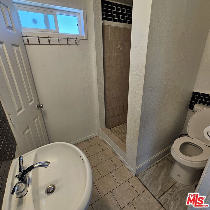 917 107th Avenue Property Photo 8