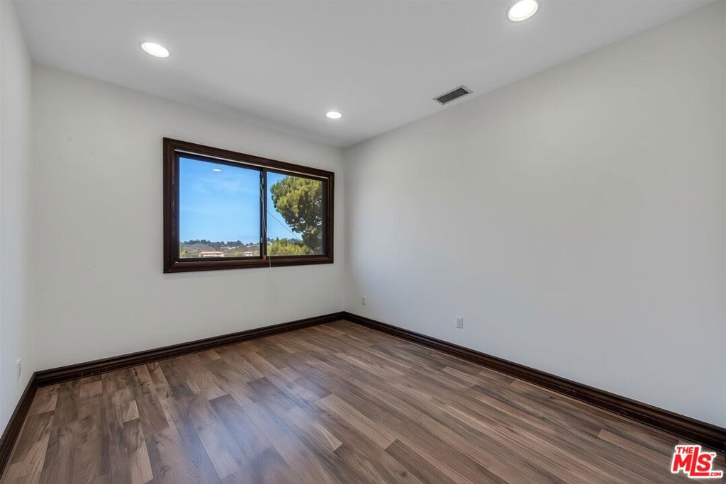 26865893 Property Photo 32
