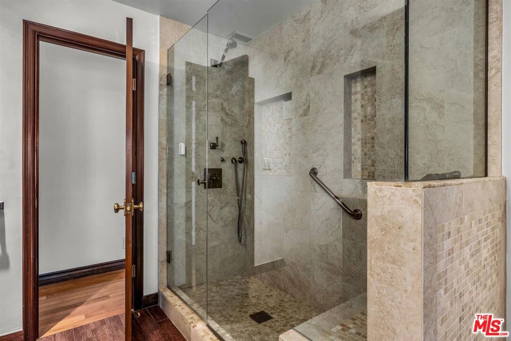 26865893 Property Photo 35